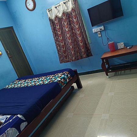 Blue Waves Homestay Puducherry Buitenkant foto