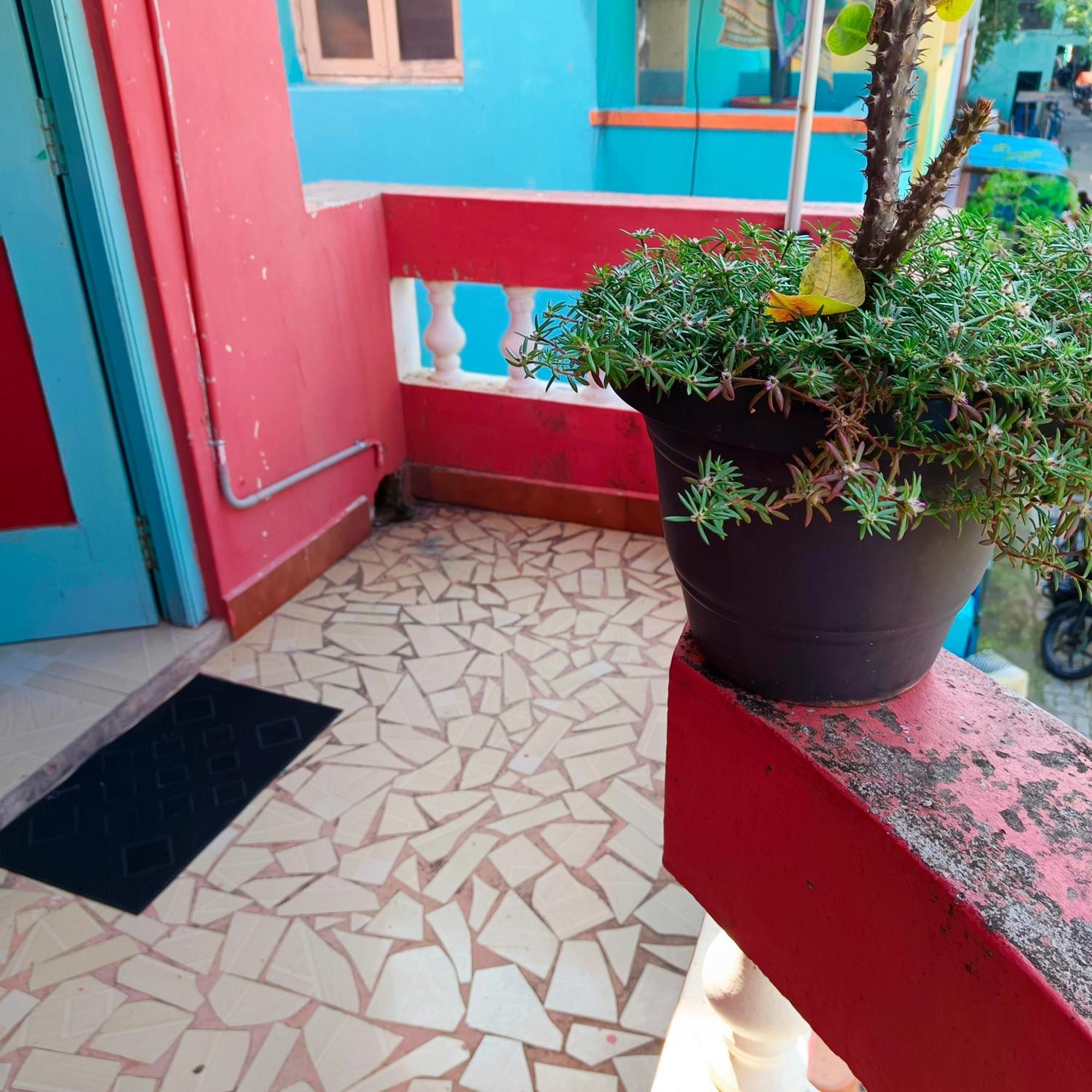 Blue Waves Homestay Puducherry Buitenkant foto