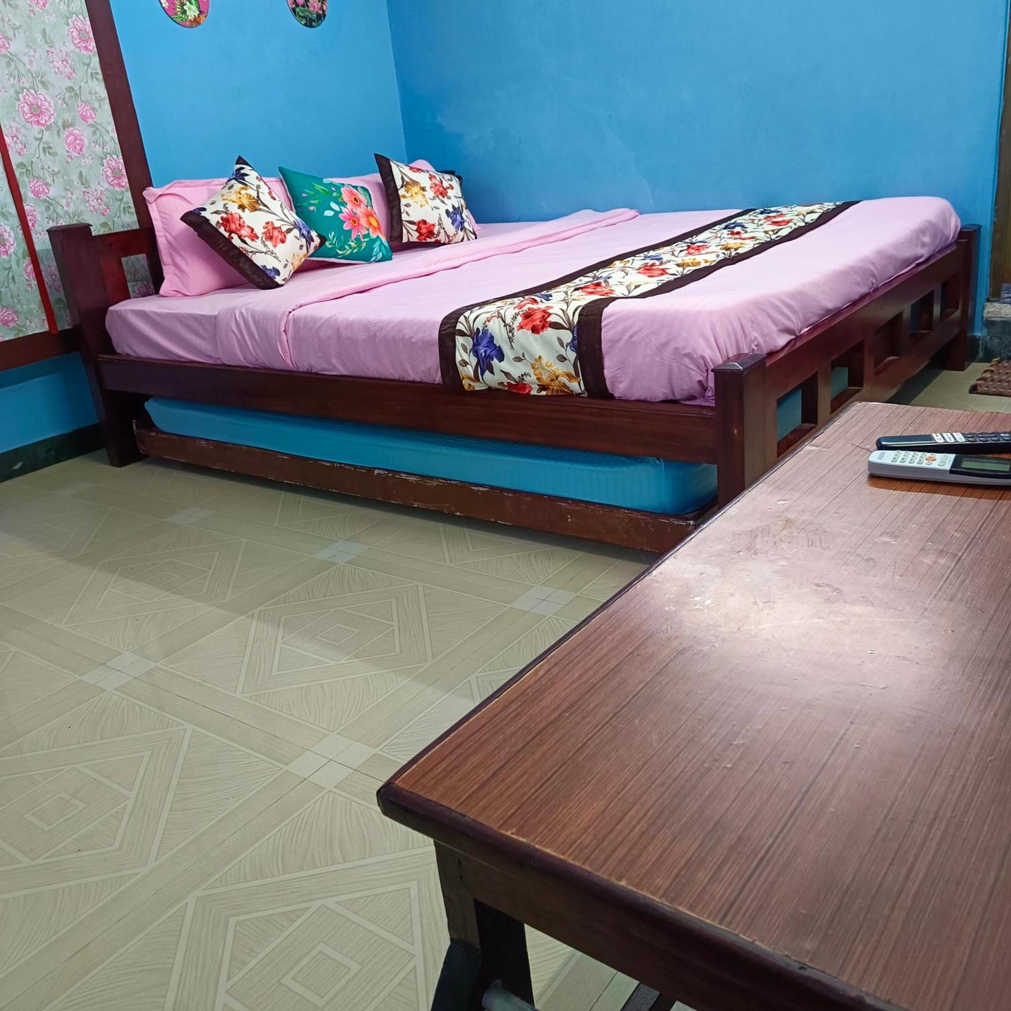 Blue Waves Homestay Puducherry Buitenkant foto