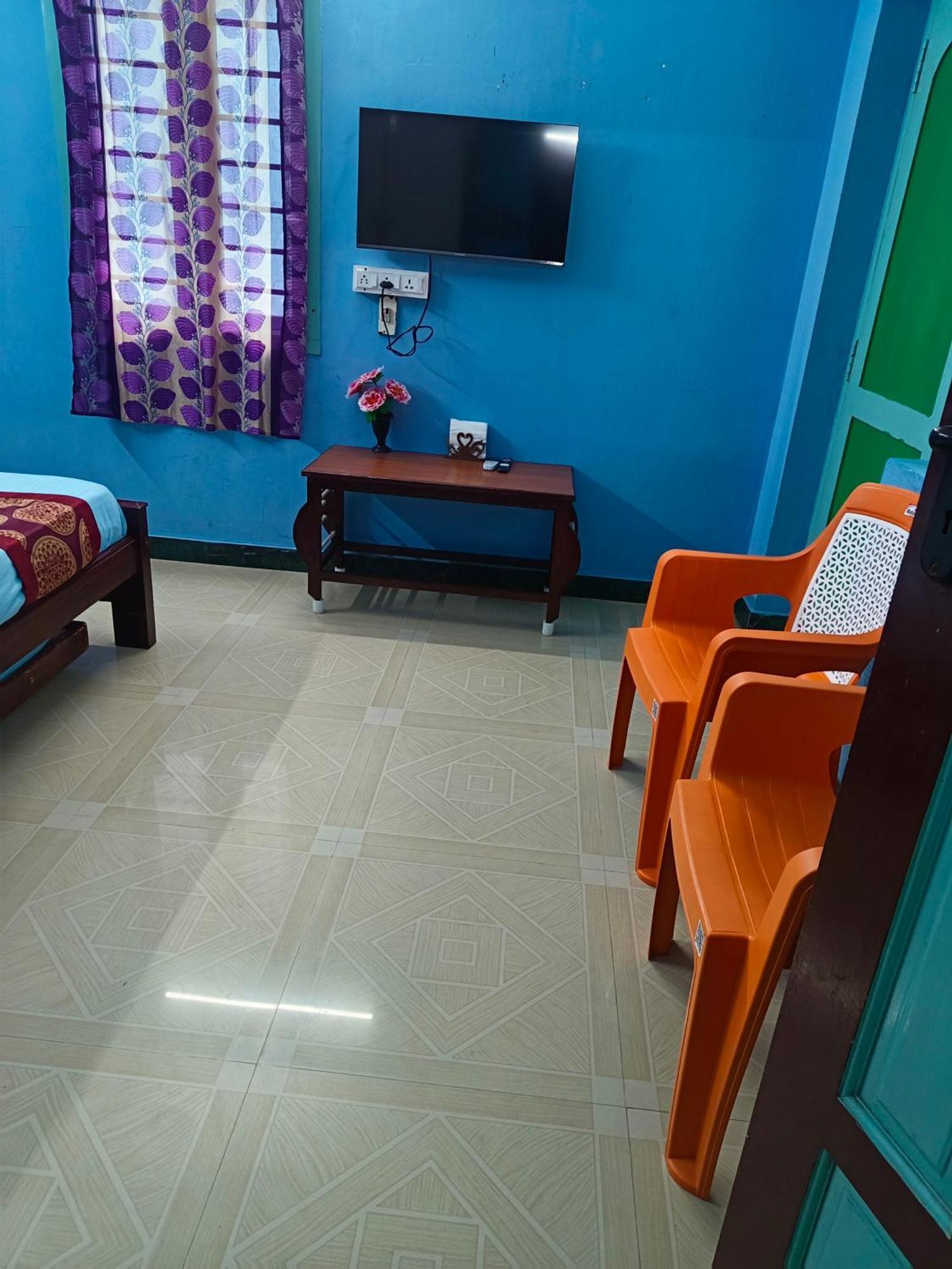 Blue Waves Homestay Puducherry Buitenkant foto