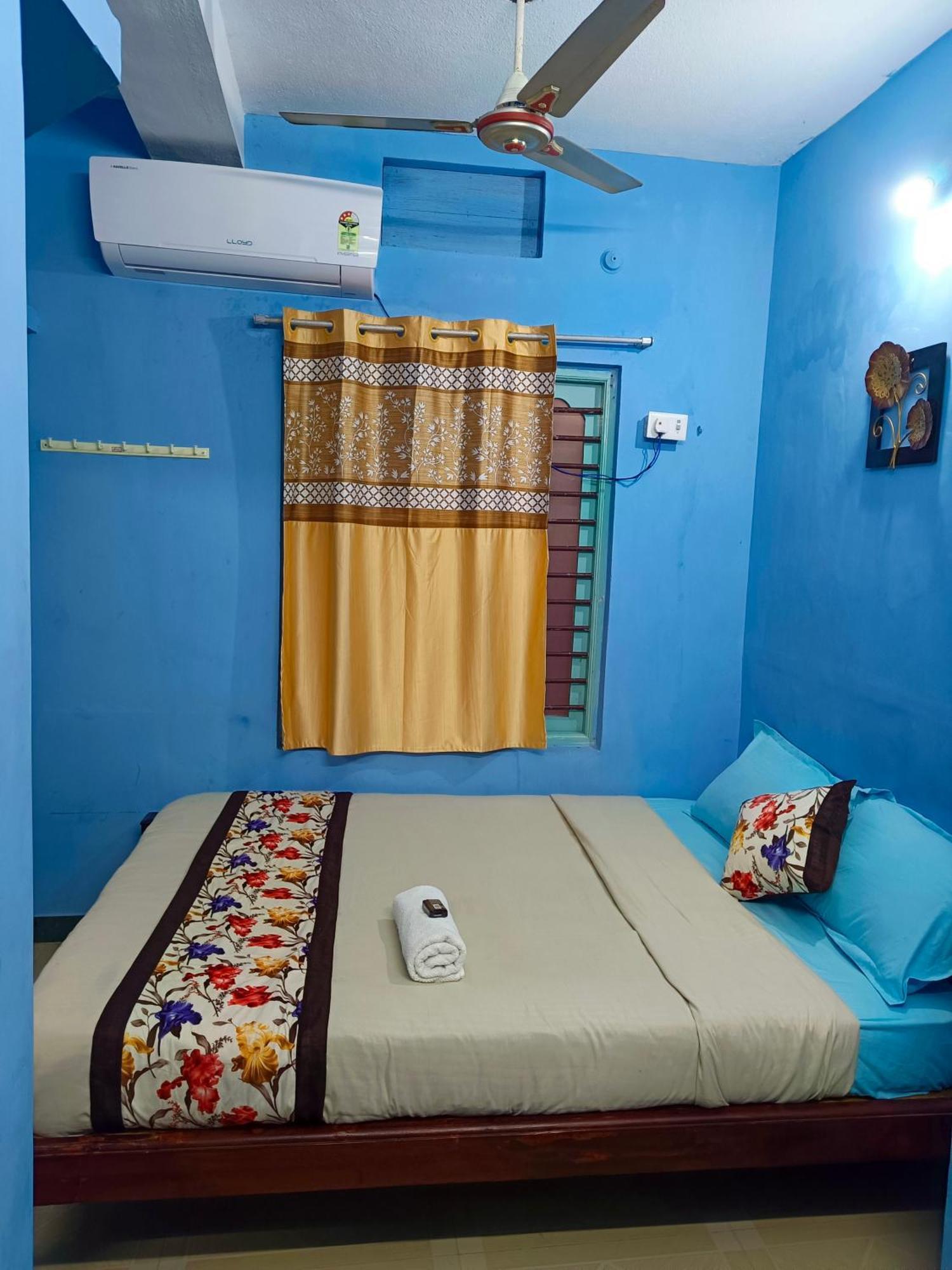 Blue Waves Homestay Puducherry Buitenkant foto