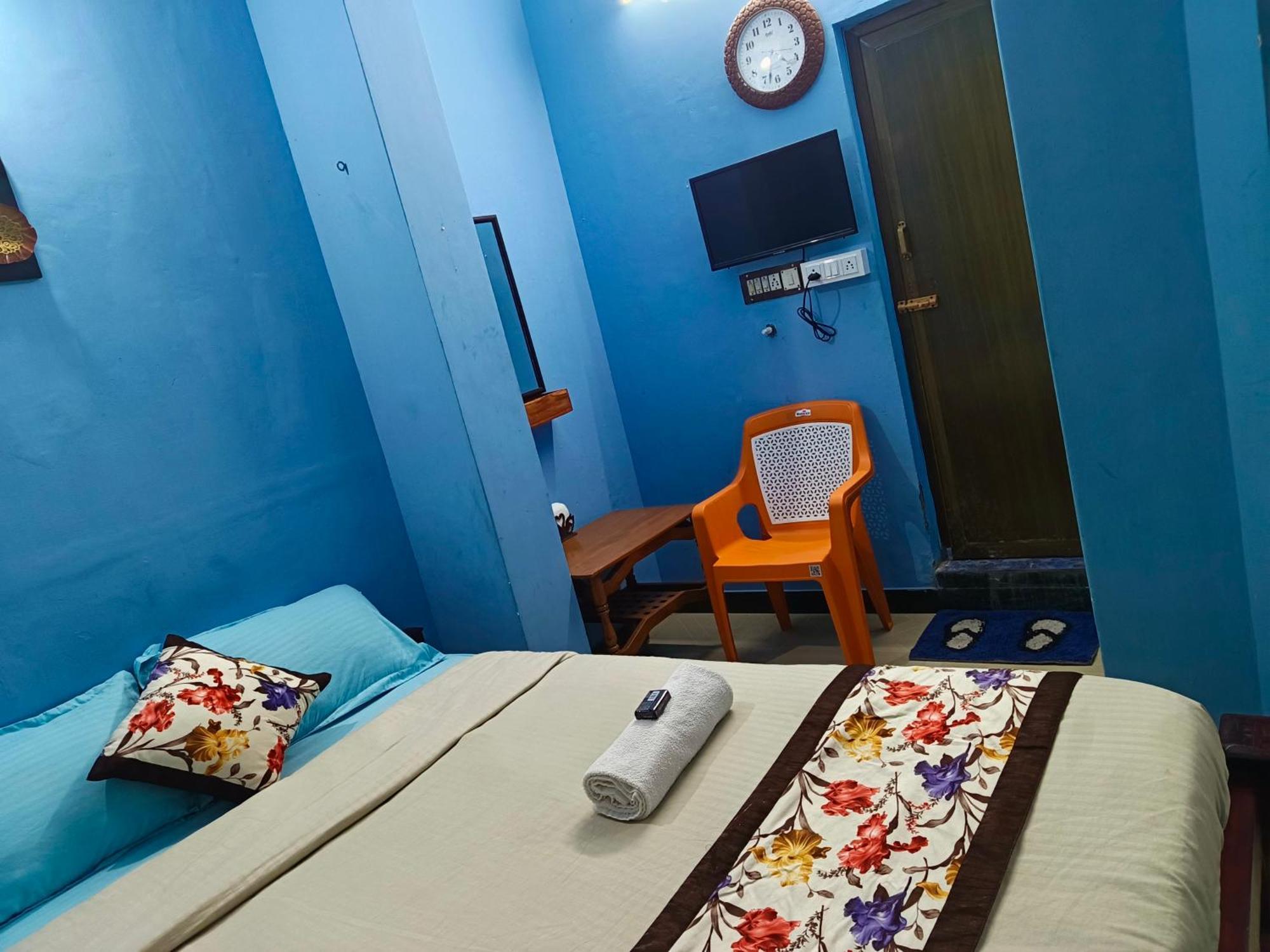 Blue Waves Homestay Puducherry Buitenkant foto