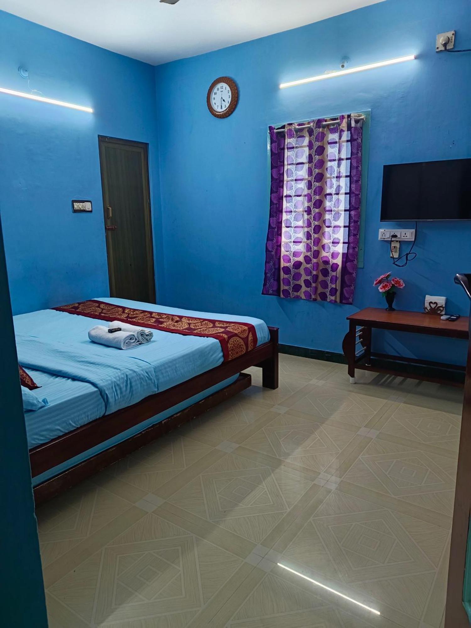 Blue Waves Homestay Puducherry Buitenkant foto