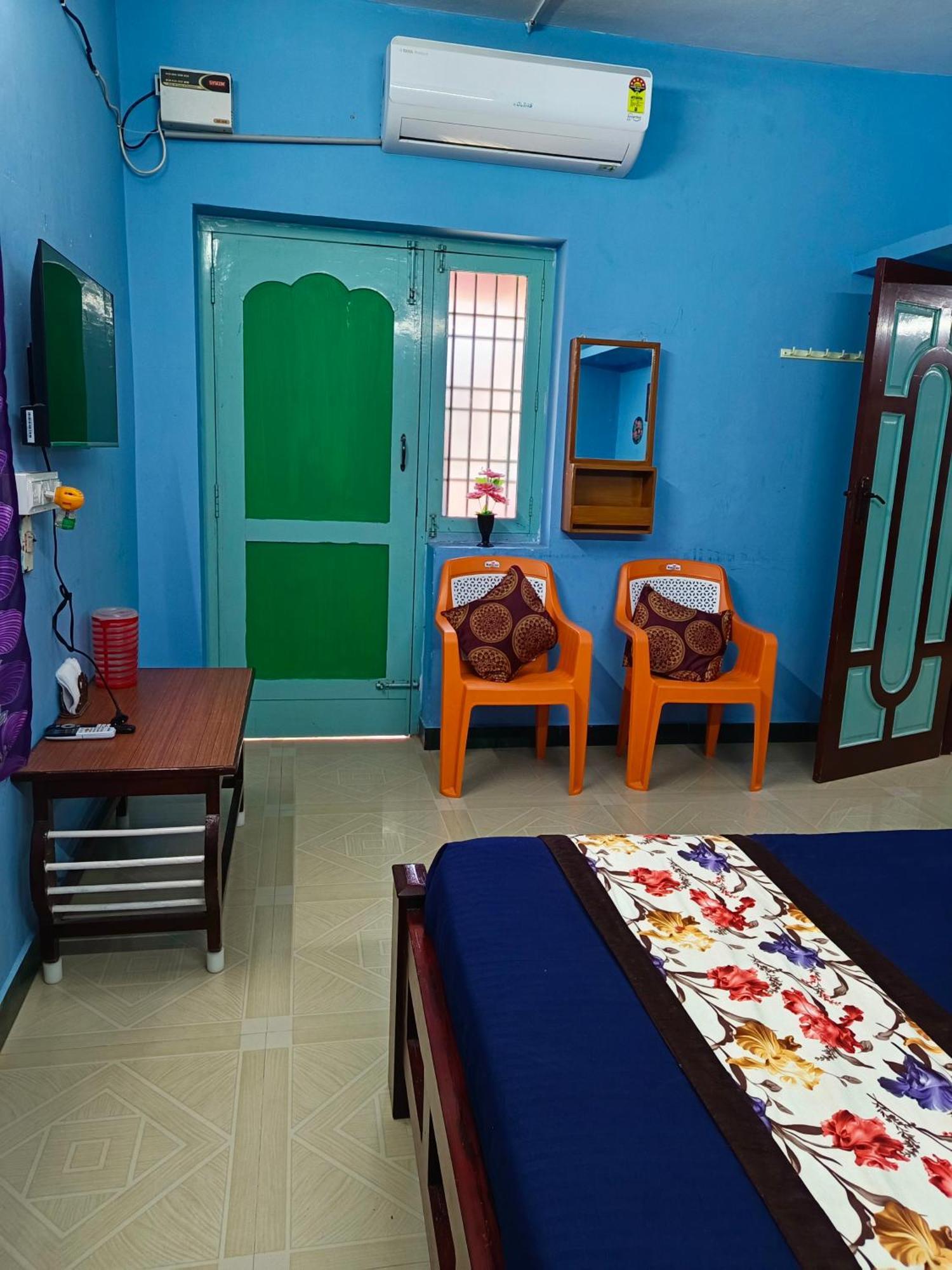 Blue Waves Homestay Puducherry Buitenkant foto