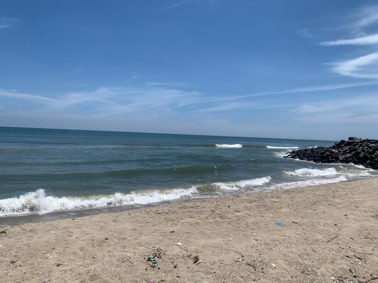 Blue Waves Homestay Puducherry Buitenkant foto