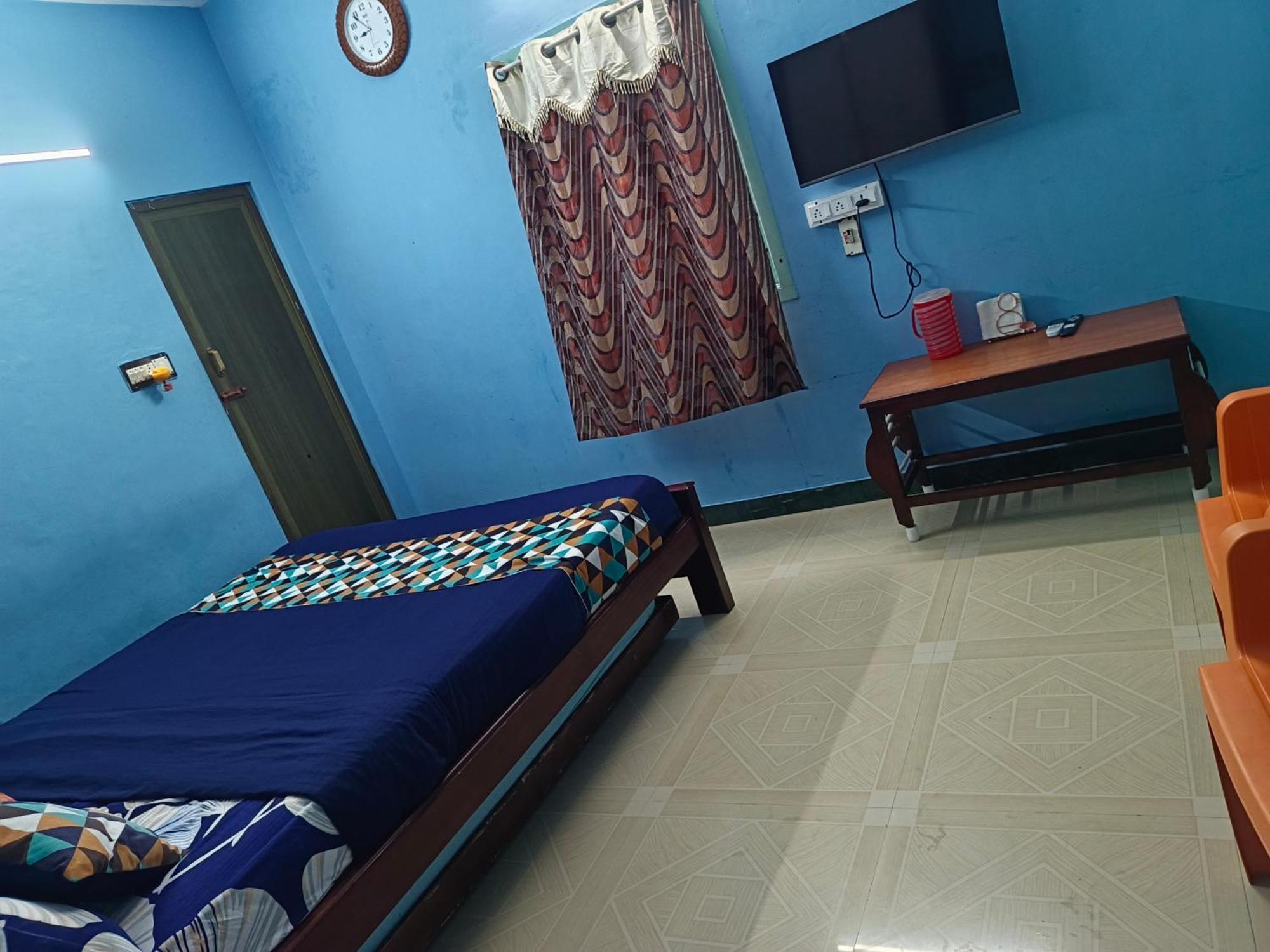 Blue Waves Homestay Puducherry Buitenkant foto